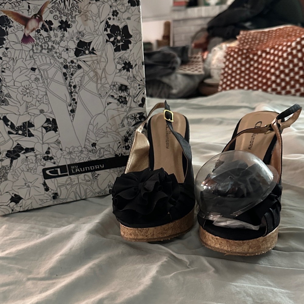 Chinese Laundry Black and Tan Wedge Sandals